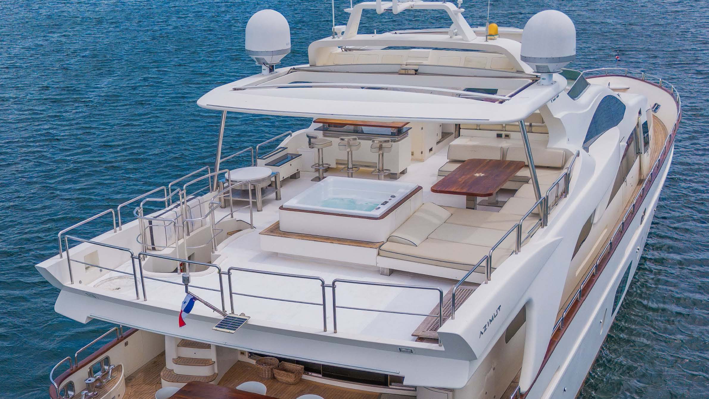 Azimut 105 FT — Private Superyacht